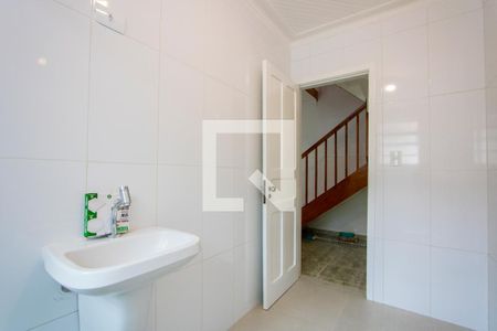 Casa para alugar com 120m², 2 quartos e 1 vaga Casa para alugar com 120m², 2 quartos e 1 vagaBanheiro social