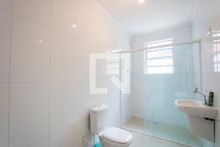 Casa para alugar com 120m², 2 quartos e 1 vaga Casa para alugar com 120m², 2 quartos e 1 vagaBanheiro social