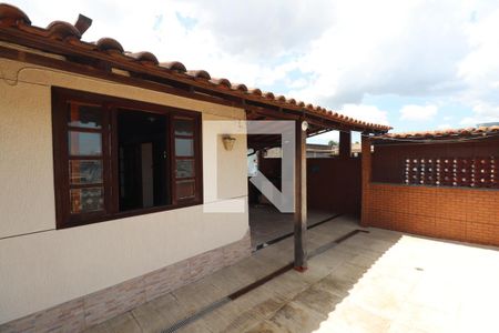 Casa para alugar com 2m², 2 quartos e 1 vagaVaranda