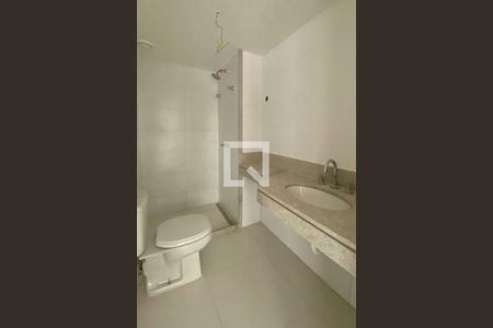 Banheiro de kitnet/studio para alugar com 1 quarto, 46m² em Copacabana, Rio de Janeiro