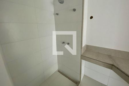 Banheiro de kitnet/studio para alugar com 1 quarto, 46m² em Copacabana, Rio de Janeiro