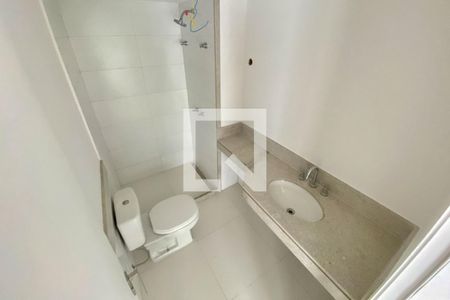 Banheiro de kitnet/studio para alugar com 1 quarto, 46m² em Copacabana, Rio de Janeiro