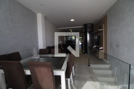 Sala de casa de condomínio para alugar com 4 quartos, 250m² em Anil, Rio de Janeiro