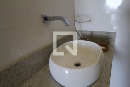 Casa de condomínio para alugar com 250m², 4 quartos e 1 vaga Casa de condomínio para alugar com 250m², 4 quartos e 1 vagaBanheiro Social