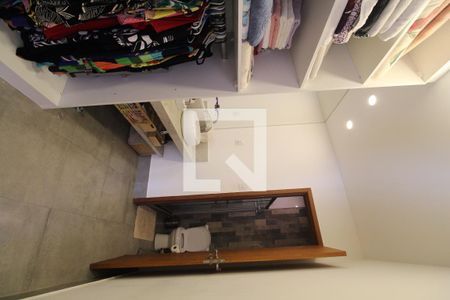 Casa de condomínio para alugar com 250m², 4 quartos e 1 vaga Casa de condomínio para alugar com 250m², 4 quartos e 1 vagaBanheiro da Suíte 2