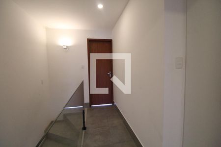 Casa de condomínio para alugar com 250m², 4 quartos e 1 vaga Casa de condomínio para alugar com 250m², 4 quartos e 1 vagaCorredor