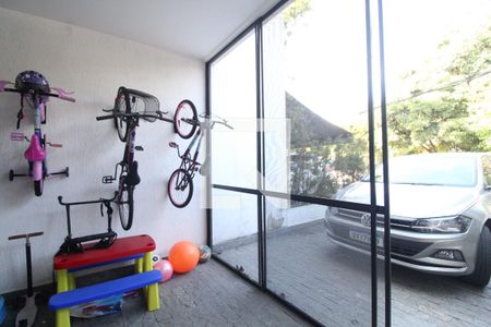 Casa de condomínio para alugar com 250m², 4 quartos e 1 vaga Casa de condomínio para alugar com 250m², 4 quartos e 1 vagaEntrada