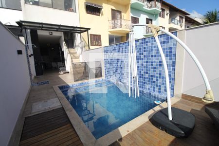 Casa de condomínio para alugar com 250m², 4 quartos e 1 vaga Casa de condomínio para alugar com 250m², 4 quartos e 1 vagaPiscina