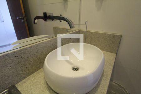 Casa de condomínio para alugar com 250m², 4 quartos e 1 vaga Casa de condomínio para alugar com 250m², 4 quartos e 1 vagaBanheiro da suíte 1