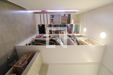 Casa de condomínio para alugar com 250m², 4 quartos e 1 vaga Casa de condomínio para alugar com 250m², 4 quartos e 1 vagaBanheiro da Suíte 2