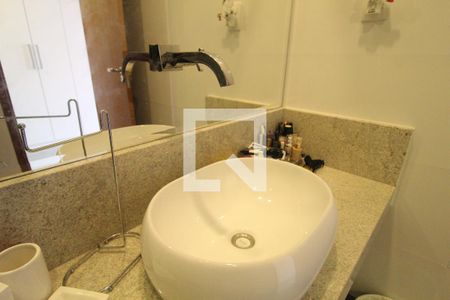 Casa de condomínio para alugar com 250m², 4 quartos e 1 vaga Casa de condomínio para alugar com 250m², 4 quartos e 1 vagaBanheiro da suíte 4