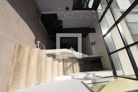 Casa de condomínio para alugar com 250m², 4 quartos e 1 vaga Casa de condomínio para alugar com 250m², 4 quartos e 1 vagaEscada