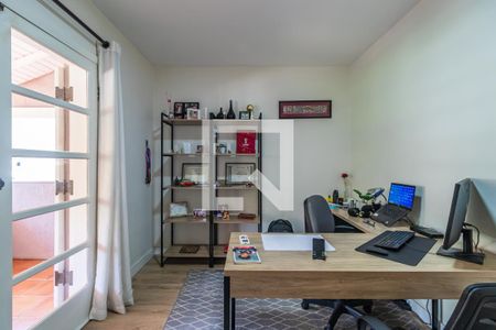 Quarto 1 / Escritório de casa de condomínio à venda com 4 quartos, 315m² em Alphaville, Santana de Parnaíba