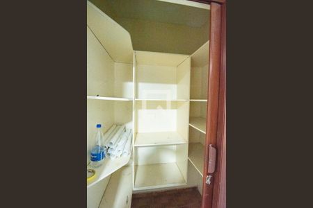 Casa à venda com 201m², 4 quartos e 2 vagas Casa à venda com 201m², 4 quartos e 2 vagasCasa 2-Despensa