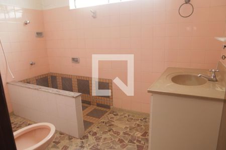 Casa à venda com 165m², 3 quartos e 3 vagasBanheiro 2