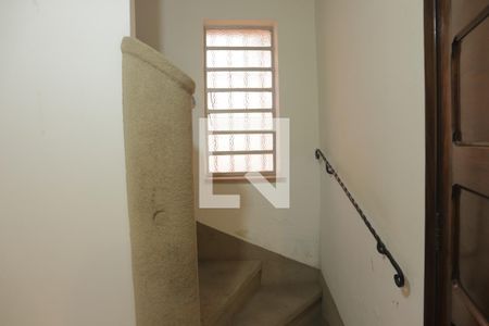 Casa à venda com 165m², 3 quartos e 3 vagasEscada