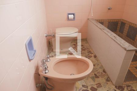 Casa à venda com 165m², 3 quartos e 3 vagasBanheiro 2