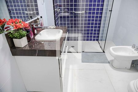 Casa à venda com 630m², 3 quartos e 4 vagasBanheiro da Suíte 2