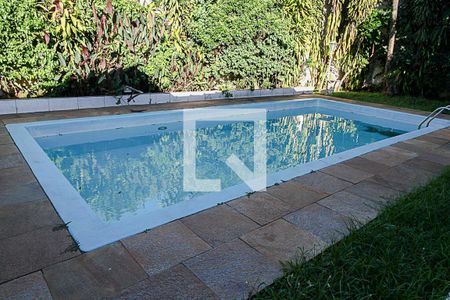 Casa à venda com 630m², 3 quartos e 4 vagasPiscina