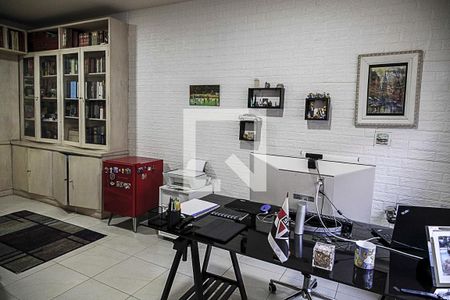 Casa à venda com 630m², 3 quartos e 4 vagasEscritorio