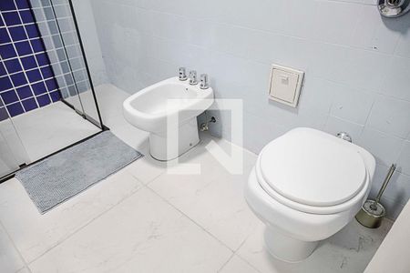 Casa à venda com 630m², 3 quartos e 4 vagasBanheiro da Suíte 2