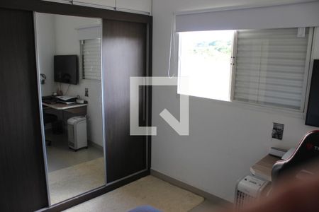 Casa de condomínio à venda com 250m², 3 quartos e 4 vagasQuarto 2