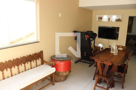 Casa de condomínio à venda com 250m², 3 quartos e 4 vagasÁrea comum - Salão de Lazer / Churrasqueira