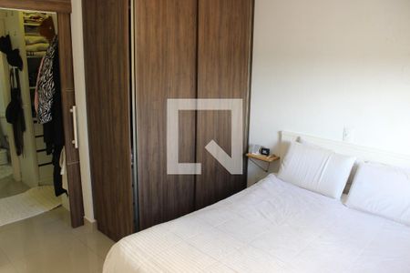 Casa de condomínio à venda com 250m², 3 quartos e 4 vagasSuíte