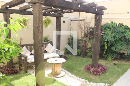 Casa de condomínio à venda com 250m², 3 quartos e 4 vagasQuintal