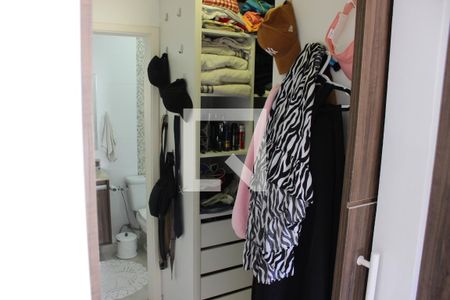 Casa de condomínio à venda com 250m², 3 quartos e 4 vagasCloset