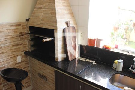 Casa de condomínio à venda com 250m², 3 quartos e 4 vagasChurrasqueira