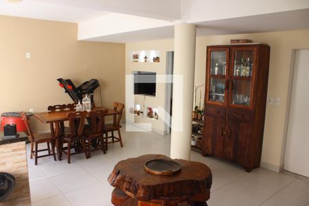 Casa de condomínio à venda com 250m², 3 quartos e 4 vagas Área comum - Salão de Lazer / Churrasqueira