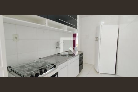 Cozinha de apartamento para alugar com 2 quartos, 56m² em Trobogy, Salvador
