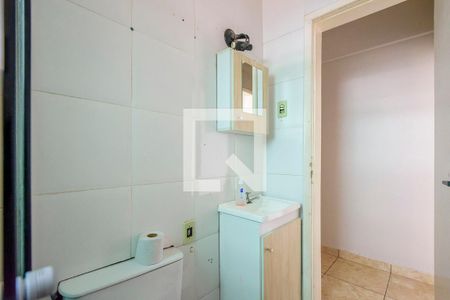 Banheiro de apartamento para alugar com 2 quartos, 56m² em Azenha, Porto Alegre