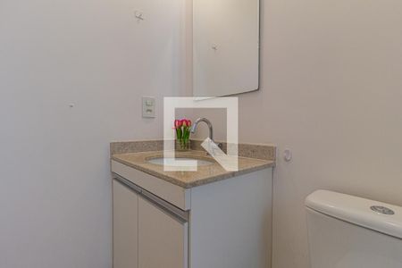 Apartamento para alugar com 62m², 2 quartos e 2 vagas Apartamento para alugar com 62m², 2 quartos e 2 vagasBanheiro