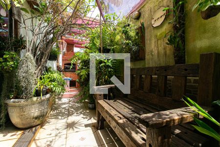 Casa à venda com 218m², 3 quartos e 6 vagasChurrasqueira