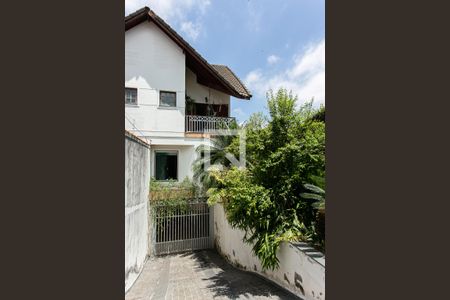 Casa à venda com 218m², 3 quartos e 6 vagasFachada