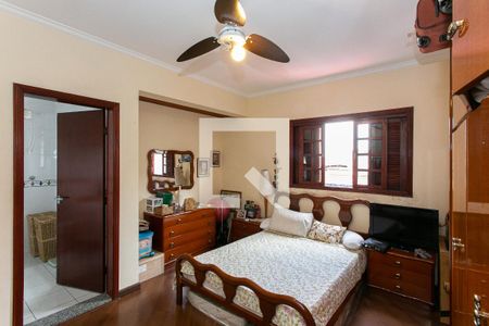 Casa à venda com 218m², 3 quartos e 6 vagasSuíte 2