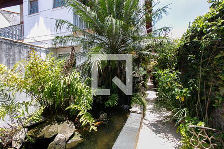 Casa à venda com 218m², 3 quartos e 6 vagasLago de Carpas - Espelho D`água