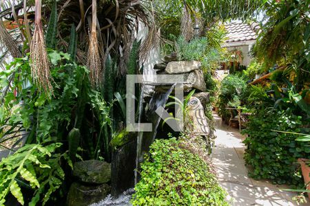 Casa à venda com 218m², 3 quartos e 6 vagasLago de Carpas - Espelho D`água