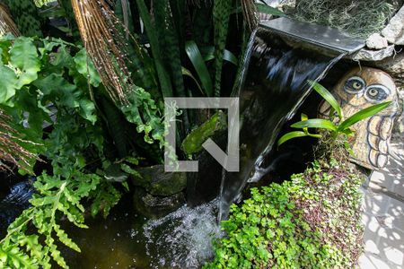 Casa à venda com 218m², 3 quartos e 6 vagasLago de Carpas - Espelho D`água