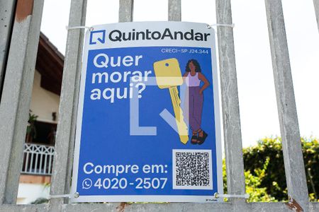 Casa à venda com 218m², 3 quartos e 6 vagasFachada - Placa