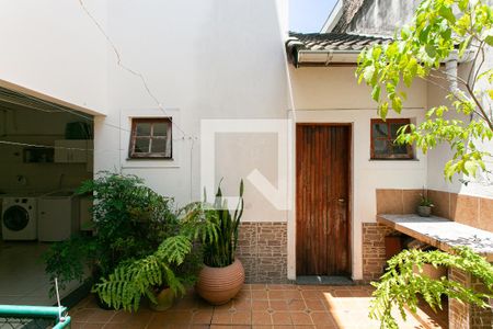 Casa à venda com 218m², 3 quartos e 6 vagasQuintal