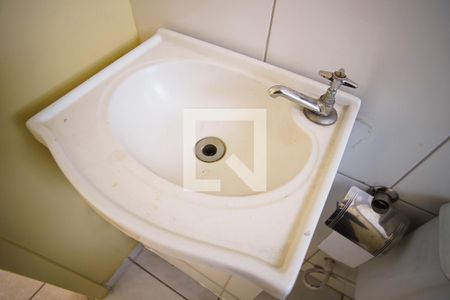 Banheiro de apartamento à venda com 2 quartos, 50m² em Serrano, Belo Horizonte