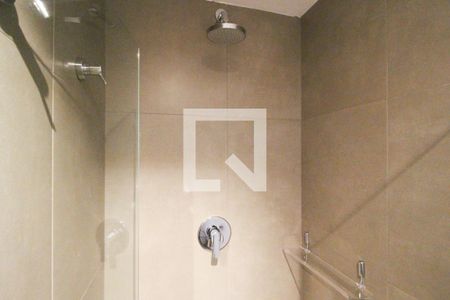 Banheiro de kitnet/studio para alugar com 1 quarto, 24m² em Indianópolis, São Paulo