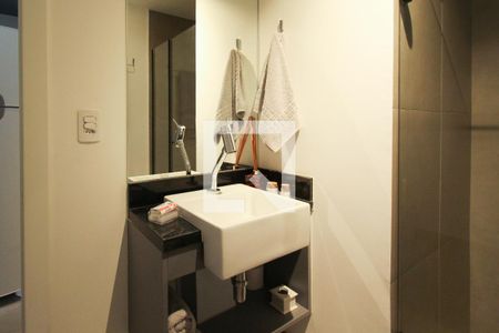 Banheiro de kitnet/studio para alugar com 1 quarto, 24m² em Indianópolis, São Paulo