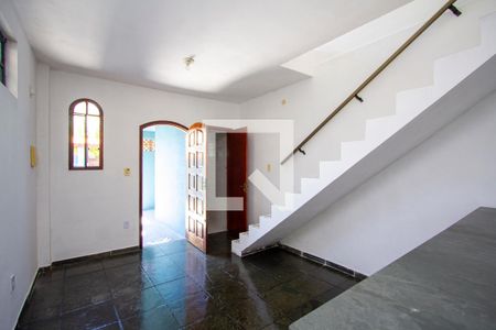 Sala de casa de condomínio para alugar com 1 quarto, 48m² em Zé Garoto, São Gonçalo