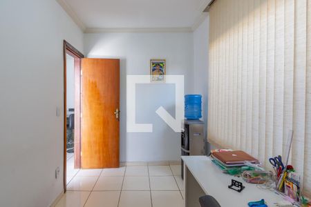 Quarto 2 de casa à venda com 3 quartos, 100m² em Heliópolis, Belo Horizonte