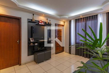 Sala de casa à venda com 3 quartos, 100m² em Heliópolis, Belo Horizonte