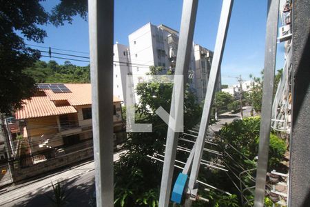 Vista Sala de apartamento à venda com 2 quartos, 60m² em Santa Rosa, Niterói